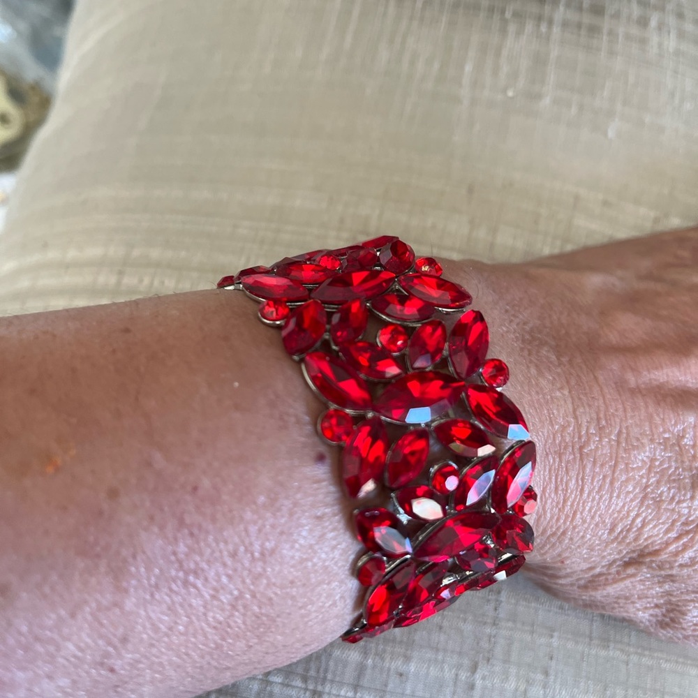 Red stretchy bracelets on sale - Picture 5 of 8